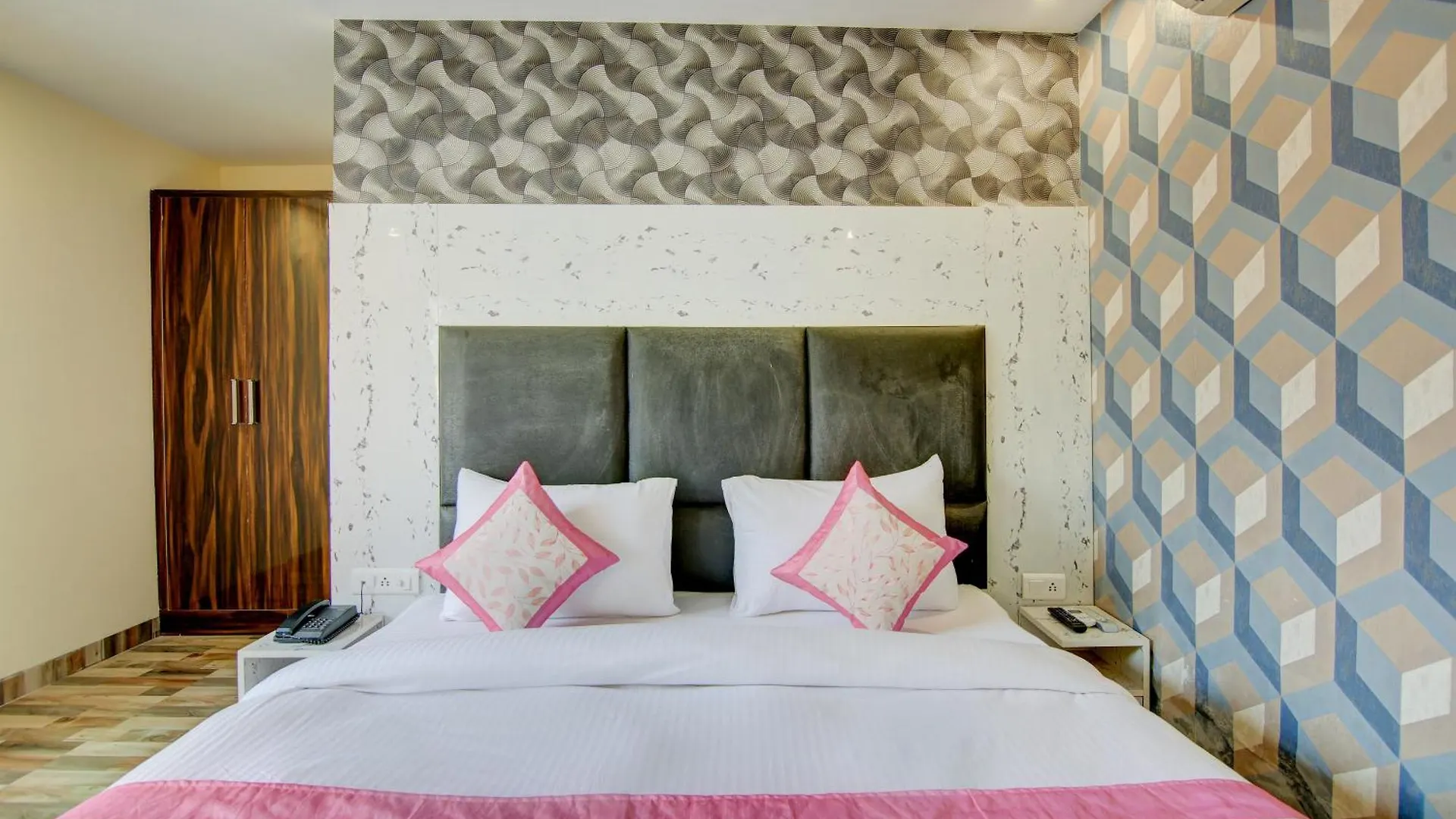 Hotel Smart Signature Delhi Airport New Delhi 4*,  India
