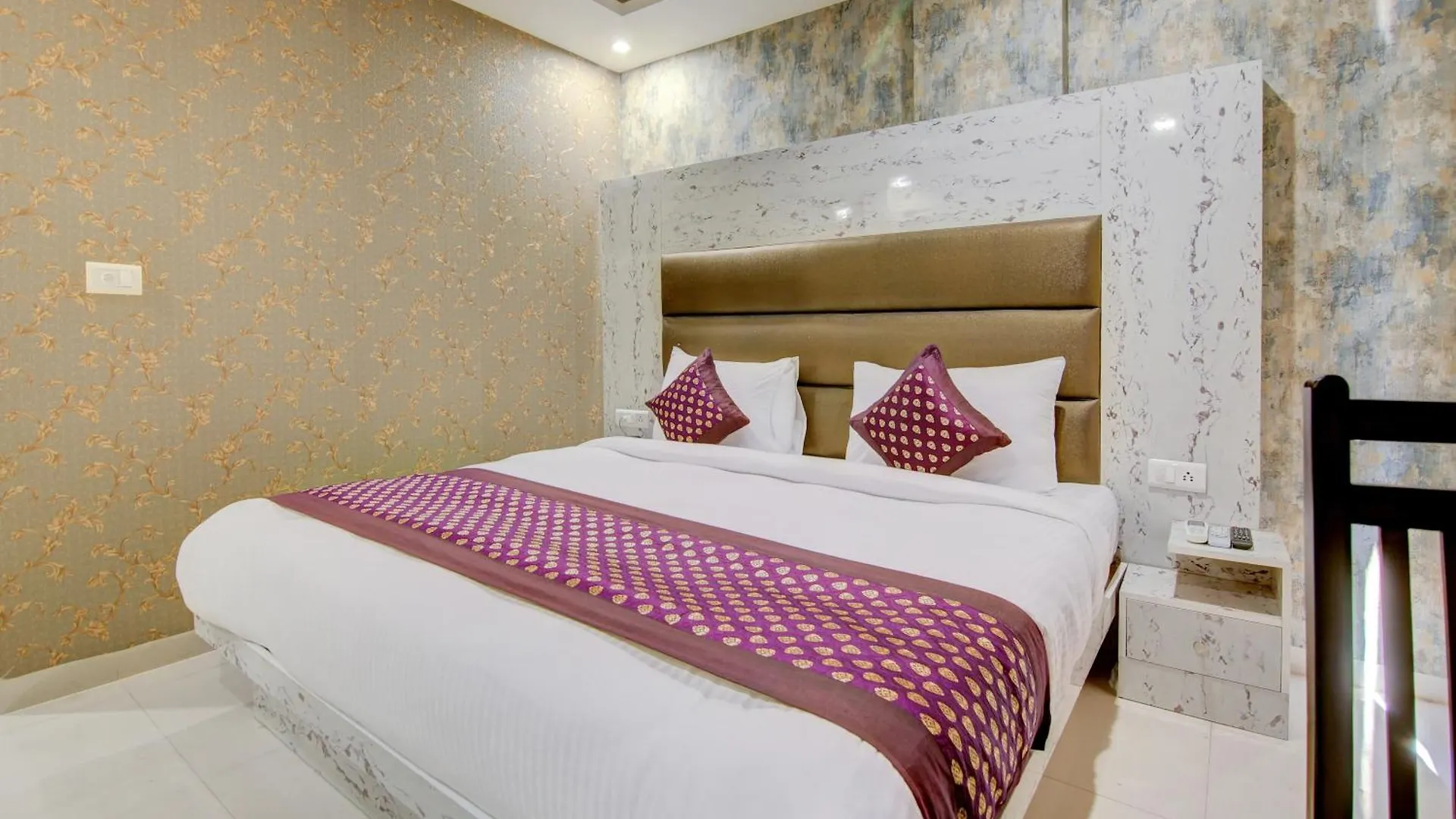 Hotel Smart Signature Delhi Airport New Delhi 4*,