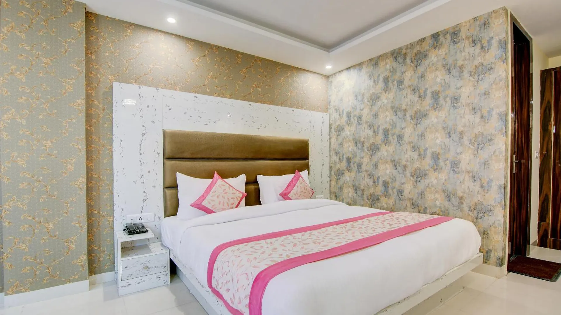 Hotel Smart Signature Delhi Airport New Delhi 4*,